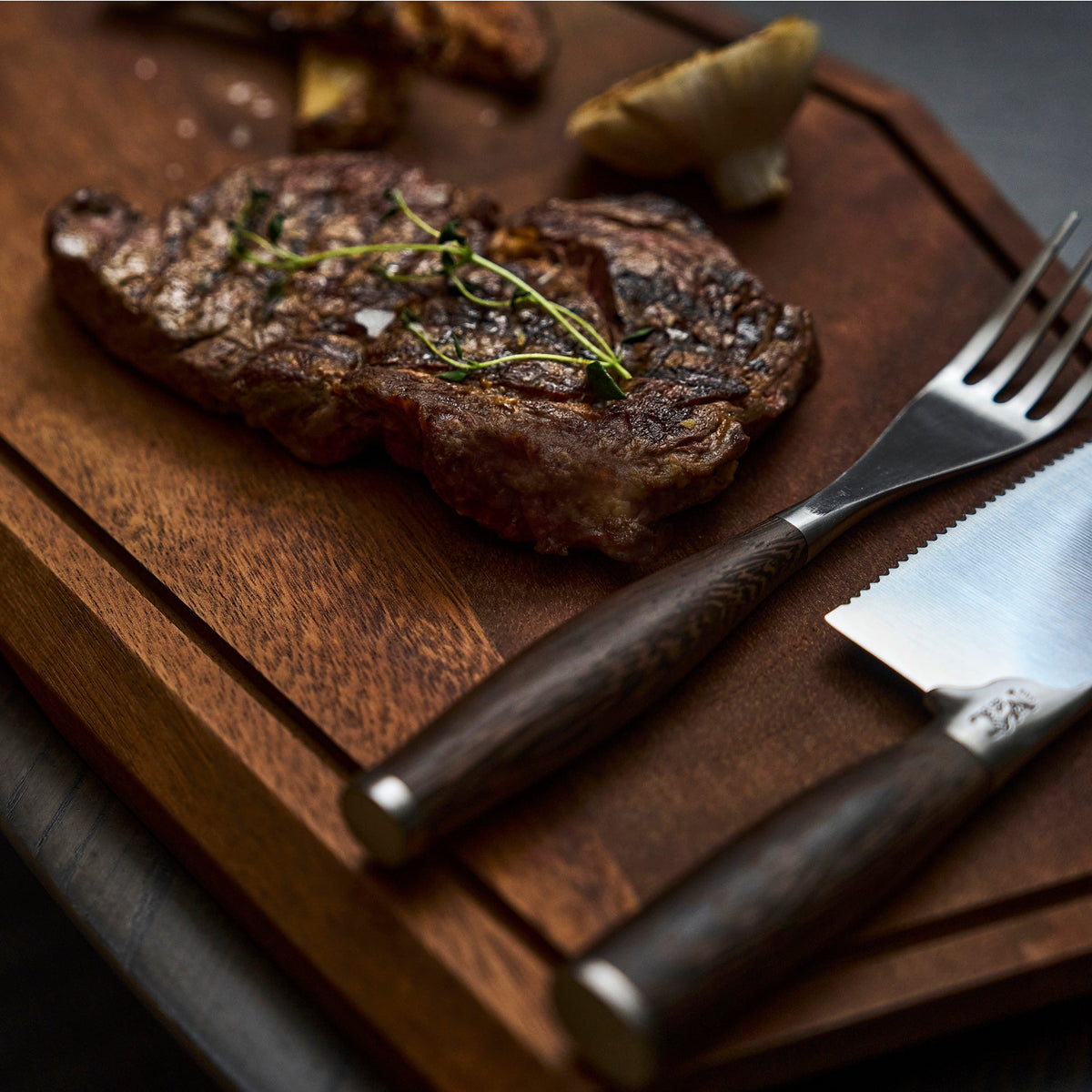 The Mancave Wild Beast Steak Set + kockkniv