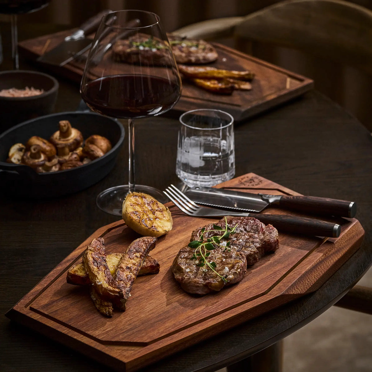 The Mancave Wild Beast Steak Set + Chefsklyvningsbräda