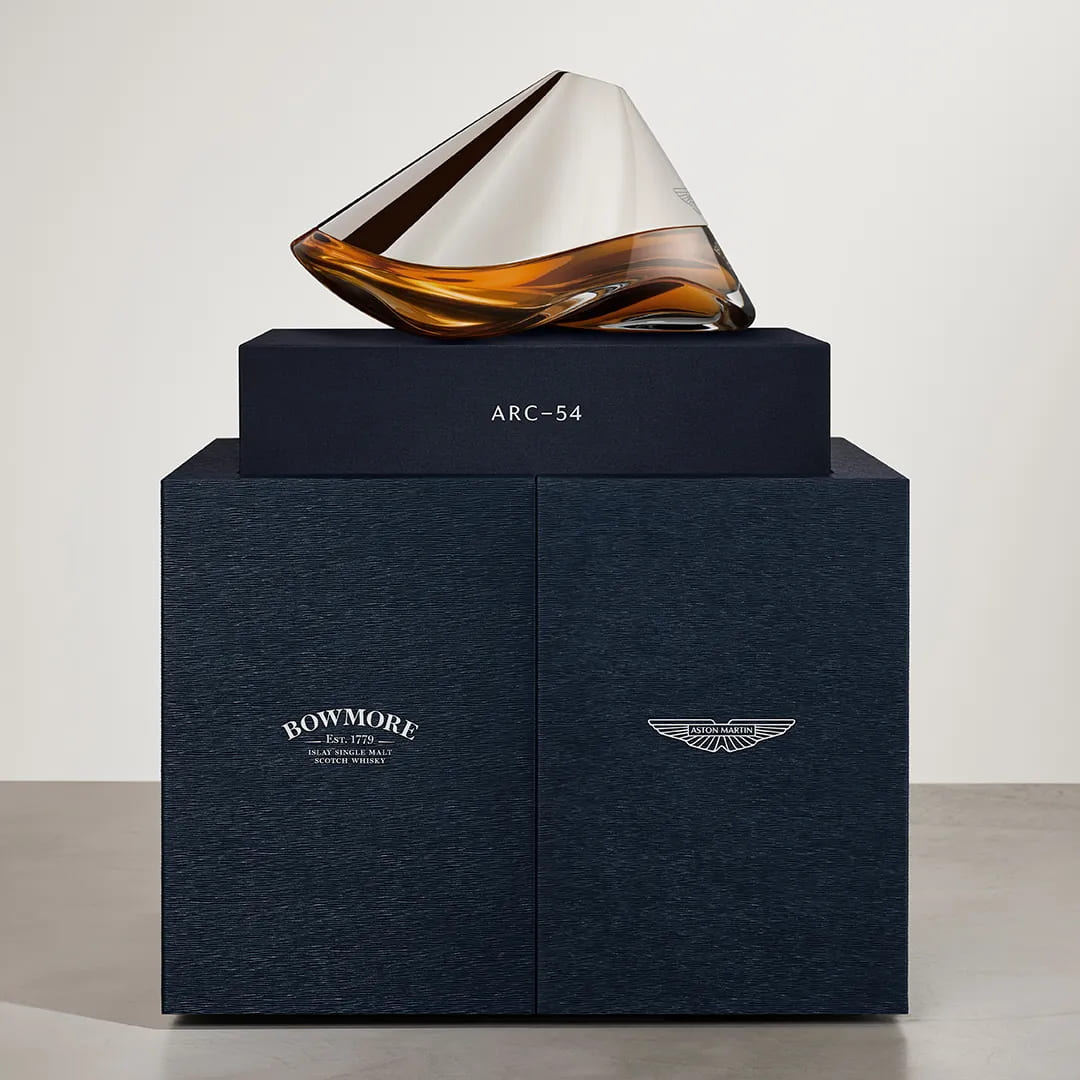 Bowmore ARC‑54 – Den ultimative luksuswhisky i samarbejde med Aston Martin