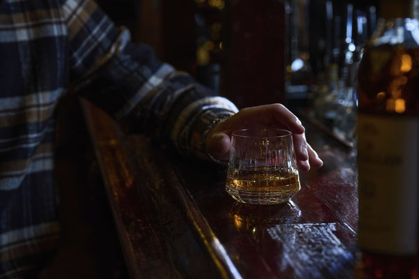 Hvilke online forhandlere er bedst til køb af whisky i Danmark?