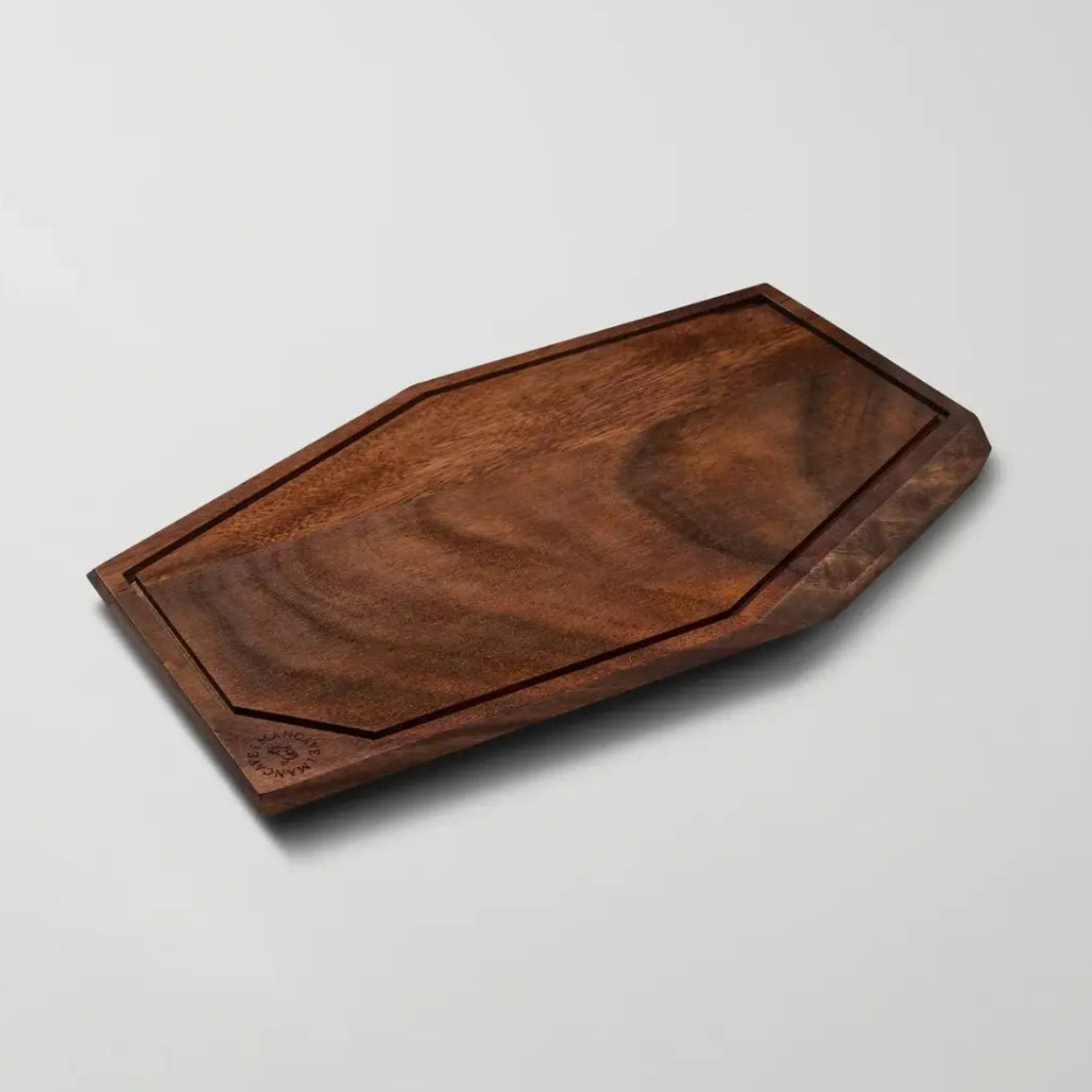 The Master's Board i massiv valnød - ultimativt skærebræt til kødarbejde. Ekstra stort og solidt. Klarer alt fra groft til præcist arbejde.